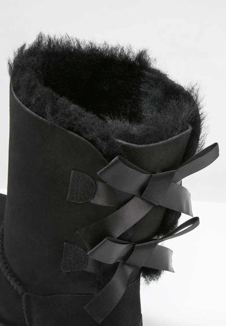 Ugg Bailey Bow - Korte Laarzen - Black 3 Ugg Bailey Bow - Korte Laarzen - Black - Afbeelding 3