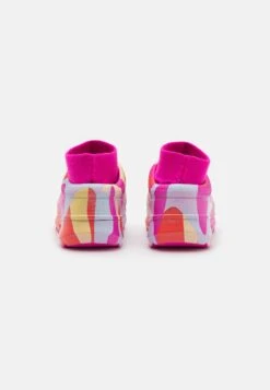 Ugg Tasman X Camopop - Instappers - Pink 9 Ugg Tasman X Camopop - Instappers - Pink -Ugg Winkel 09b2aa65904f44d7baddbfdf20ce0326