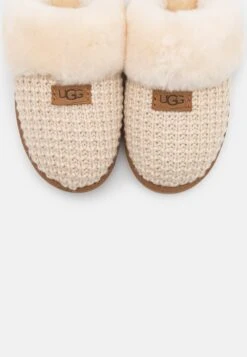 Ugg Cozy - Pantoffels - Cream -Ugg Winkel 0ba294fceeec41fb9fb38426add47e61