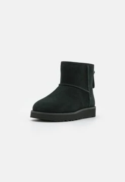Ugg Classic Mini Logo Zip - Korte Laarzen - Black 8 Ugg Classic Mini Logo Zip - Korte Laarzen - Black -Ugg Winkel 0e1dc539d3ff4422a2019936696adf51