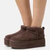 Ugg Classic Ultra Mini Platform - Enkellaarsjes Met Plateauzool - Burnt Cedar 15 Ugg Classic Ultra Mini Platform - Enkellaarsjes Met Plateauzool - Burnt Cedar -Ugg Winkel 1c1974fc15f84005aa262ca1b7d802d8