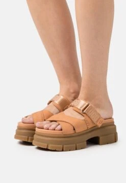 Ugg Ashton Slide - Muiltjes Met Hak - Toast