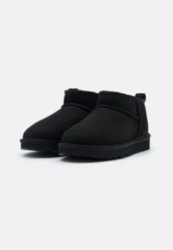 Ugg Classic Ultra - Korte Laarzen - Black 12 Ugg Classic Ultra - Korte Laarzen - Black -Ugg Winkel 1df0a5a8d3fa4179a46d4fd24d457e1d