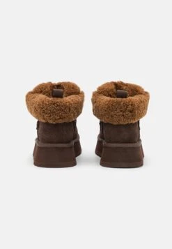 Ugg Funkarra Cabin Cuff - Enkellaarsjes Met Plateauzool - Burnt Cedar -Ugg Winkel 2b440e5bcdf247db8cbc6eefc9077d12