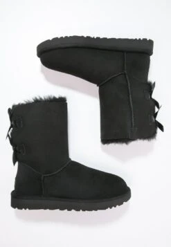 Ugg Bailey Bow - Korte Laarzen - Black 12 Ugg Bailey Bow - Korte Laarzen - Black -Ugg Winkel 2bd90ad40b624682816a2c4aaa9ed4a1
