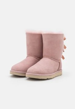 Ugg Bailey Bow - Korte Laarzen - Rose Grey 8 Ugg Bailey Bow - Korte Laarzen - Rose Grey -Ugg Winkel 31b3073874a8413cbd74807b209ee6c1