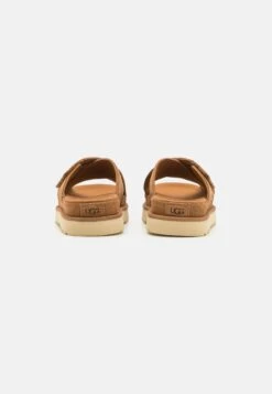 Ugg GoldenstarCross Slide - Muiltjes - Chestnut -Ugg Winkel 329d883099384fce8132fd584d1df559