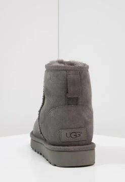 Ugg Classic Mini - Korte Laarzen - Grey -Ugg Winkel 38f0272feaa24dd298b9c5c112c2daeb