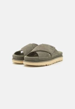 Ugg GoldenstarCross Slide - Muiltjes - Moss Green -Ugg Winkel 3a6ebc5f3c6b4efdb12138daafd1a33b