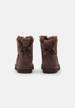 Ugg Mini Bailey Bow - Korte Laarzen - Burnt Cedar -Ugg Winkel 4b33e65d311349d180be71d6d1ae009d