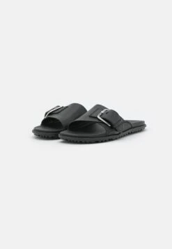 Ugg Solivan Buckle Slide - Muiltjes - Black 8 Ugg Solivan Buckle Slide - Muiltjes - Black -Ugg Winkel 5153019481d449fcbbd357af512384a0