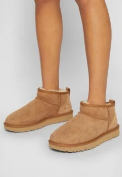 Ugg Classic Ultra - Korte Laarzen - Chestnut 11 Ugg Classic Ultra - Korte Laarzen - Chestnut -Ugg Winkel 597afa0a99b84505882864303db228cb