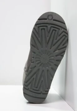 Ugg Mini Bailey Bow - Korte Laarzen - Grey -Ugg Winkel 5beedd16bb374cde961fbdec66297c95