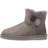 Ugg Mini Bailey Button - Korte Laarzen - Grey 12 Ugg Mini Bailey Button - Korte Laarzen - Grey -Ugg Winkel 5c3db60b66fa45a387cacf3613f80d07