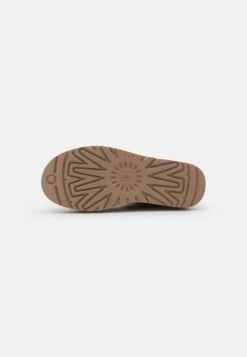 Ugg Classic Ultra Mini Platform - Enkellaarsjes Met Plateauzool - Chestnut 14 Ugg Classic Ultra Mini Platform - Enkellaarsjes Met Plateauzool - Chestnut -Ugg Winkel 63797d8153e44e32b9e5598ae5625d71