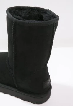 Ugg Classic Short - Korte Laarzen - Black -Ugg Winkel 6790175658784066a7b943ccbcca551d