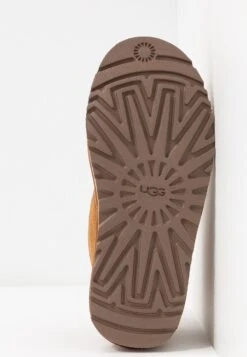 Ugg Neumel - Korte Laarzen - Chestnut -Ugg Winkel 70969a2ac1944a81a2eeb360eb7eeb28
