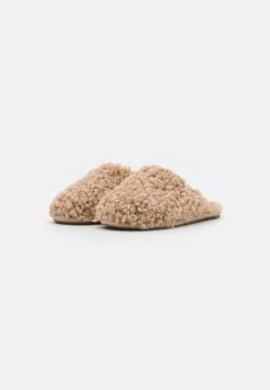 Ugg Maxi Curly Slide - Pantoffels - Sand -Ugg Winkel 78ba8cb5354e4d749fce1bcfc355f5ff