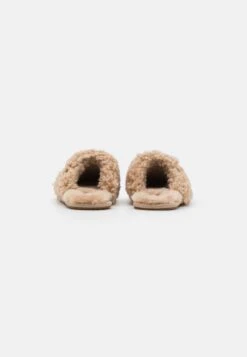Ugg Maxi Curly Slide - Pantoffels - Sand -Ugg Winkel 7a5c0c81c53845faaf6e05c68bd00159