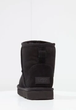 Ugg Classic Mini - Korte Laarzen - Black -Ugg Winkel 7c7e7382554e433aae7c9c33349d0382