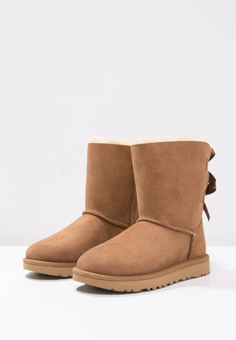 Ugg Bailey Bow - Korte Laarzen - Chestnut 3 Ugg Bailey Bow - Korte Laarzen - Chestnut - Afbeelding 3
