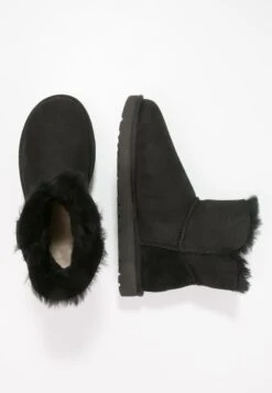 Ugg Mini Bailey Button - Korte Laarzen - Black -Ugg Winkel 80a65c59ffec4a0c86cecb2cc842273c