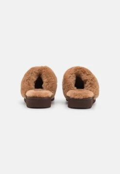 Ugg Cozy - Pantoffels - Burnt Cedar 9 Ugg Cozy - Pantoffels - Burnt Cedar -Ugg Winkel 84db4151c585423e95a01b1d800d6c8c