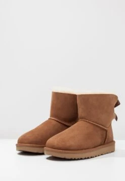 Ugg Mini Bailey Bow - Korte Laarzen - Chestnut 14 Ugg Mini Bailey Bow - Korte Laarzen - Chestnut -Ugg Winkel 86f128fd960b443489538f3618573832