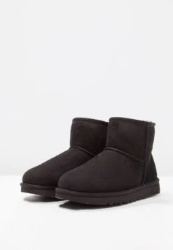 Ugg Classic Mini - Korte Laarzen - Black -Ugg Winkel 8f5f1153b2b14ed8bbfe614ef767b60c
