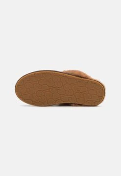 Ugg Scuffette - Pantoffels - Burnt Cedar 10 Ugg Scuffette - Pantoffels - Burnt Cedar -Ugg Winkel 8f89f17f55b048368c97a8852f705527