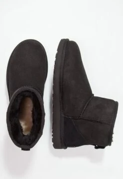 Ugg Classic Mini - Korte Laarzen - Black -Ugg Winkel 950ad258a20844d78daab006c852955d