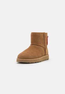 Ugg Classic Mini Logo Zip - Korte Laarzen - Chestnut -Ugg Winkel 98e1ec91b2ac4e0d837fdb5762150015