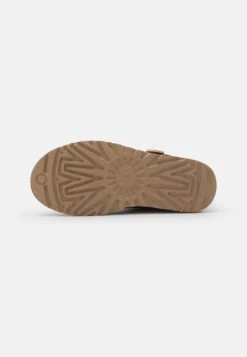 Ugg Mini Bailey Button - Korte Laarzen - Forest Night -Ugg Winkel 9dbfa5aa2c5a41678e40d4175369cffa