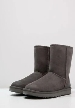 Ugg Classic Short - Korte Laarzen - Grey -Ugg Winkel 9e68d671a68d4164be4998f66b9b95c2