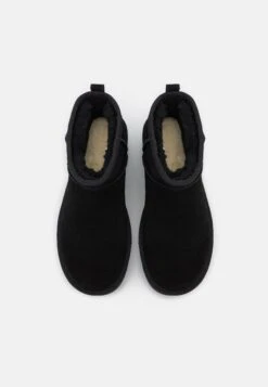 Ugg Classic Ultra Mini Platform - Enkellaarsjes Met Plateauzool - Black -Ugg Winkel 9e7b17a5ecd647a89867cd20bed7d194