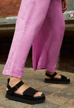 Ugg Goldenstar - Sandalen Met Plateauzool - Black -Ugg Winkel a5105be803cc4628af4f86347b40b839