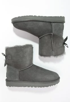 Ugg Mini Bailey Bow - Korte Laarzen - Grey -Ugg Winkel a9c3523a6a8d4e6b9251700f6f33cbbb