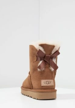 Ugg Mini Bailey Bow - Korte Laarzen - Chestnut 15 Ugg Mini Bailey Bow - Korte Laarzen - Chestnut -Ugg Winkel ac1ca5c76083436e861a78351c7517f6