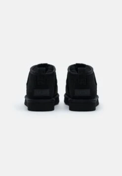 Ugg Classic Ultra - Korte Laarzen - Black 13 Ugg Classic Ultra - Korte Laarzen - Black -Ugg Winkel acb0fe88e2f84e93ab4d7cb245bf4b1c