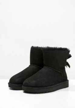 Ugg Mini Bailey Bow - Korte Laarzen - Black 10 Ugg Mini Bailey Bow - Korte Laarzen - Black -Ugg Winkel ad5bedbfabaa49a8ba4e9f631c3f3cce
