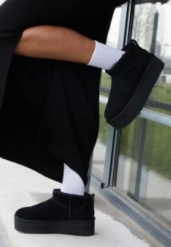 Ugg Classic Ultra Mini Platform - Enkellaarsjes Met Plateauzool - Black -Ugg Winkel b04688b77c9c4edc9b544c50eb44b0ac