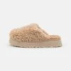 Ugg Maxi Curly Platform - Pantoffels - Sand 13 Ugg Maxi Curly Platform - Pantoffels - Sand -Ugg Winkel b1a292b4787d42c79f089cde72b8380f