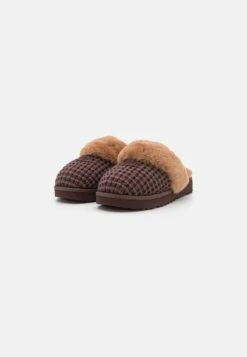 Ugg Cozy - Pantoffels - Burnt Cedar 8 Ugg Cozy - Pantoffels - Burnt Cedar -Ugg Winkel b61158c37ff7456b8d327b2e84612ba9