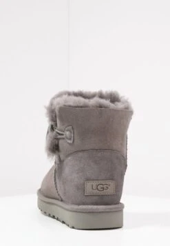 Ugg Mini Bailey Button - Korte Laarzen - Grey 9 Ugg Mini Bailey Button - Korte Laarzen - Grey -Ugg Winkel b8e06829630c4bc4b5c8298b93e83cf1