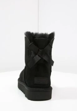 Ugg Mini Bailey Bow - Korte Laarzen - Black 11 Ugg Mini Bailey Bow - Korte Laarzen - Black -Ugg Winkel b91627f1f2d74230b41593e71102cdba