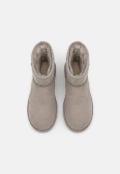 Ugg Classic Mini - Korte Laarzen - Light Grey 9 Ugg Classic Mini - Korte Laarzen - Light Grey -Ugg Winkel bbc295e395d2418999477ad0f8e8dade