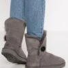 Ugg Bailey Button Ii - Korte Laarzen - Grey 13 Ugg Bailey Button Ii - Korte Laarzen - Grey -Ugg Winkel be191621775b46c5b2a3b9426a75e727