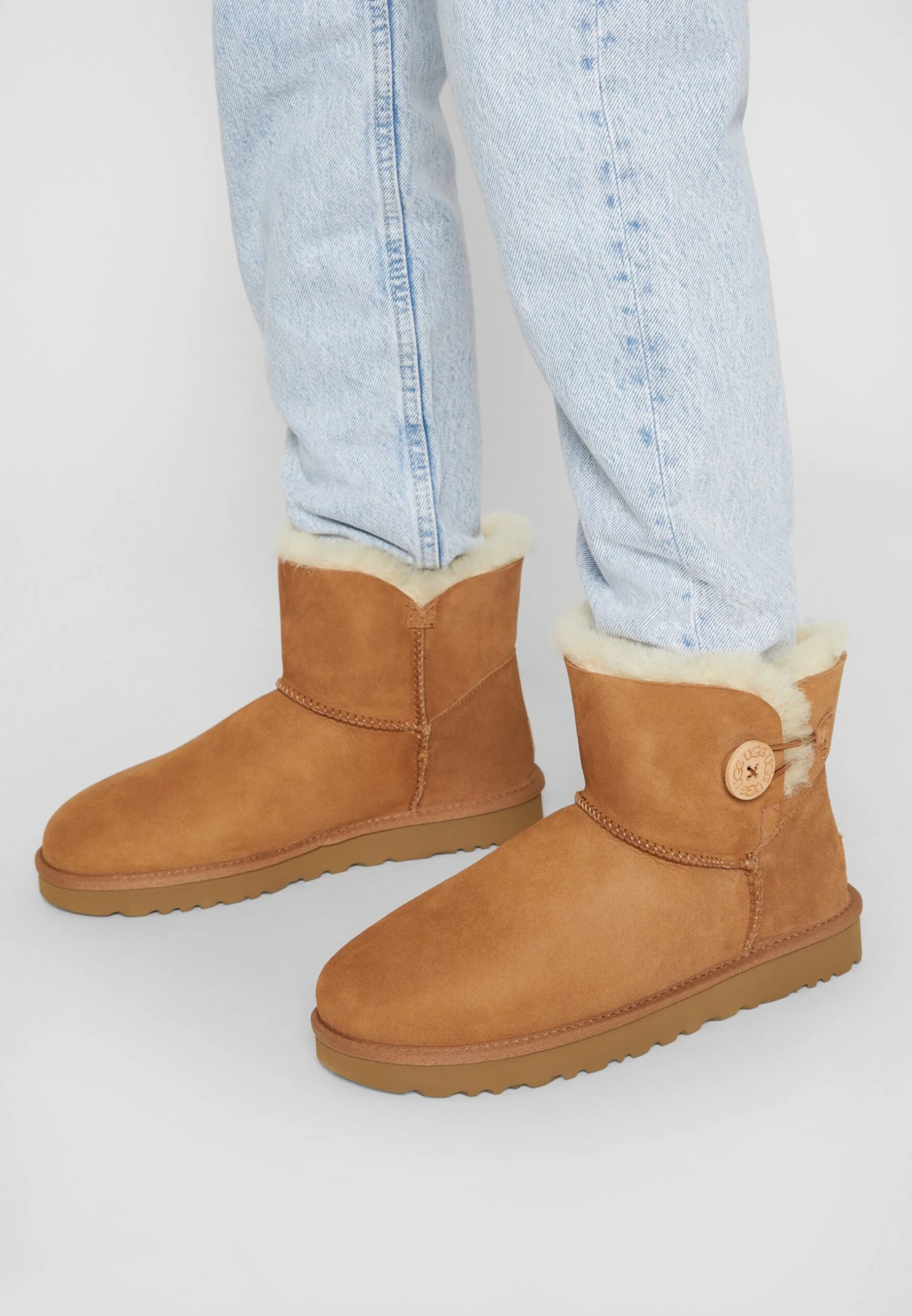 Ugg Mini Bailey Button - Korte Laarzen - Chestnut 1 Ugg Mini Bailey Button - Korte Laarzen - Chestnut