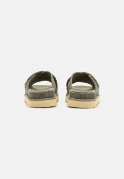 Ugg GoldenstarCross Slide - Muiltjes - Moss Green -Ugg Winkel c5220fb5bf824c3cbc5f9c50a7b81899