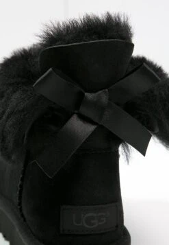 Ugg Mini Bailey Bow - Korte Laarzen - Black 13 Ugg Mini Bailey Bow - Korte Laarzen - Black -Ugg Winkel cbca21392ca043638604771e9625f7a2